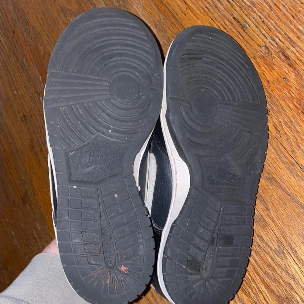 Nike Black ans white dunks size 4y - Picture 3 of 3